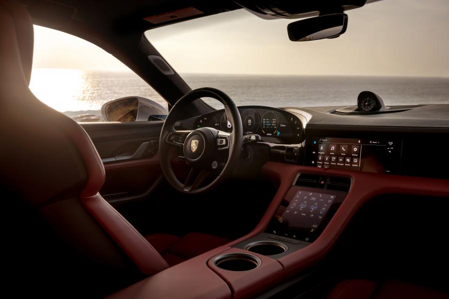 Интерьер Porsche Taycan Turbo S 2019 года  (NA) (фото 17 из 40)